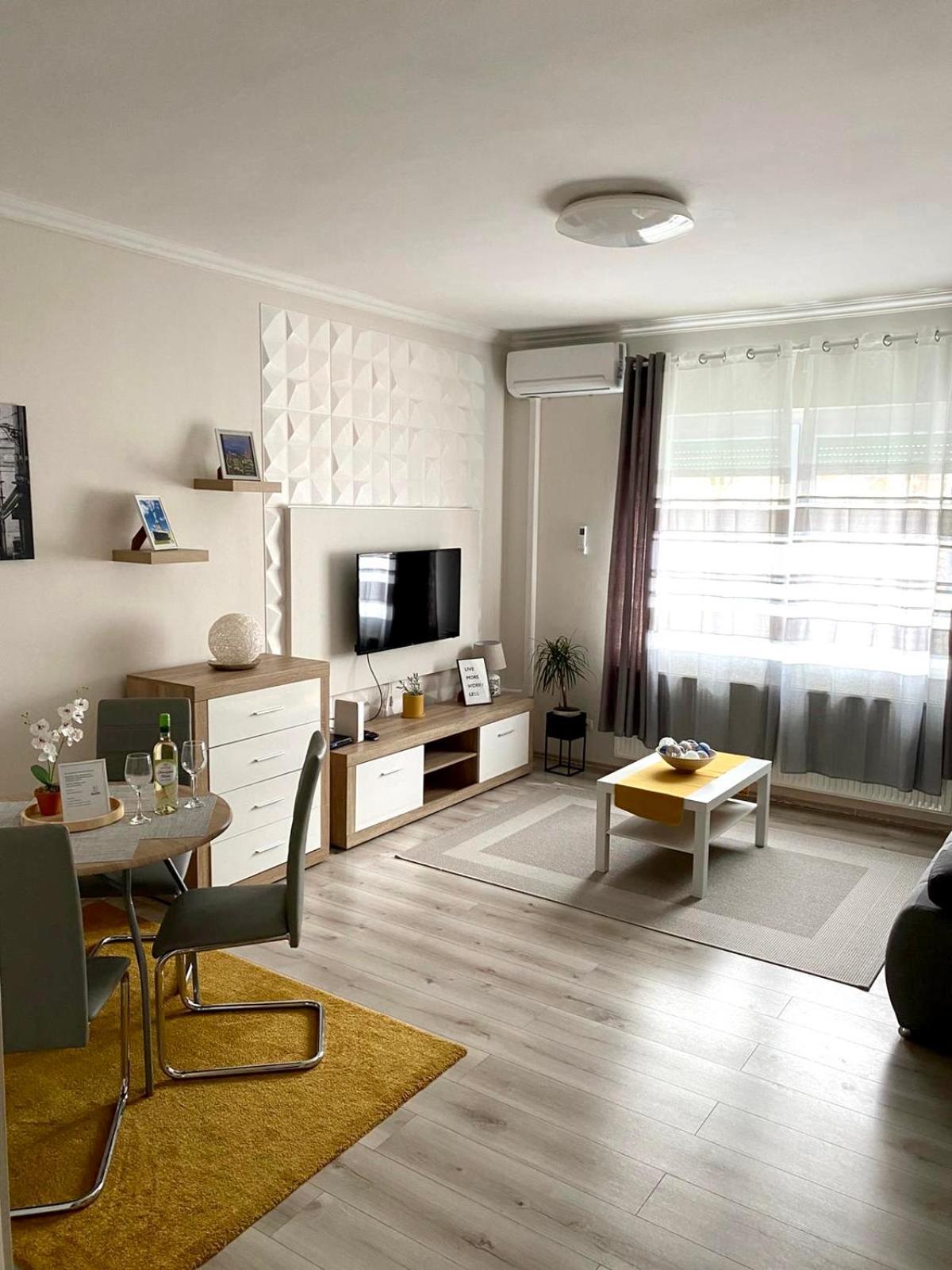Sweet Central Apartment ,In The City Center Erlau Exterior foto